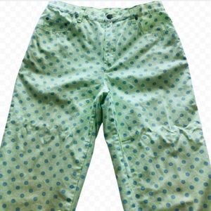 Size 12 Bill Blass Capris Cotton Jeans Pants Like New
Measures 33 inches long